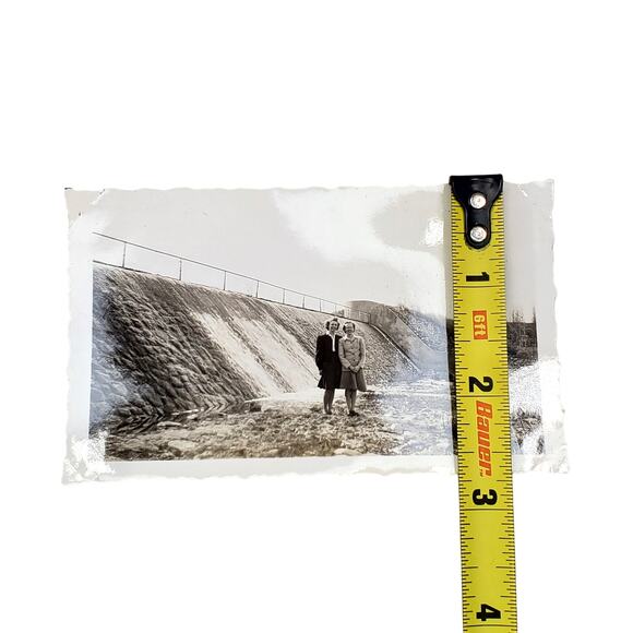 Vtg Girlfriends Posing Together Near River Original Monochrome Photo Found - Picture 2 of 4